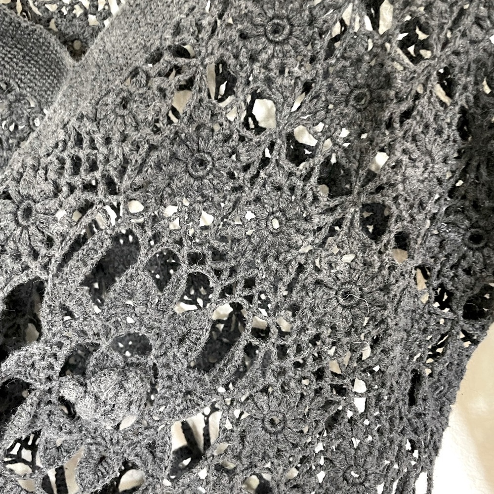 Hand Knit long sleeve top - Picture 4 of 4